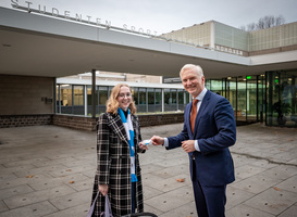 Mbo-studenten uit Eindhoven ontvangen sportkaart dlvr.it/TG9hSv