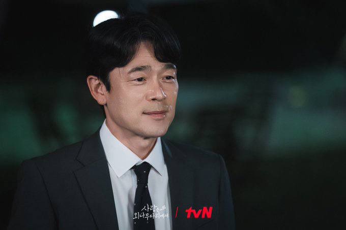 Kdramastars1's tweet image. أصدرت قناة tvN لقطات جديدة لِـ #KimJungYoung , #LeeSeungJun , #JeonHyeJin و #KimJaeChul من الدراما القادمة #LoveYourEnemy , ستُعرض بتاريخ 23 نوفمبر .😊✨