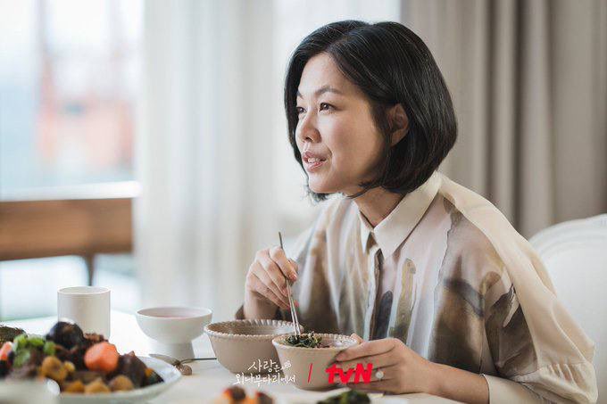 Kdramastars1's tweet image. أصدرت قناة tvN لقطات جديدة لِـ #KimJungYoung , #LeeSeungJun , #JeonHyeJin و #KimJaeChul من الدراما القادمة #LoveYourEnemy , ستُعرض بتاريخ 23 نوفمبر .😊✨