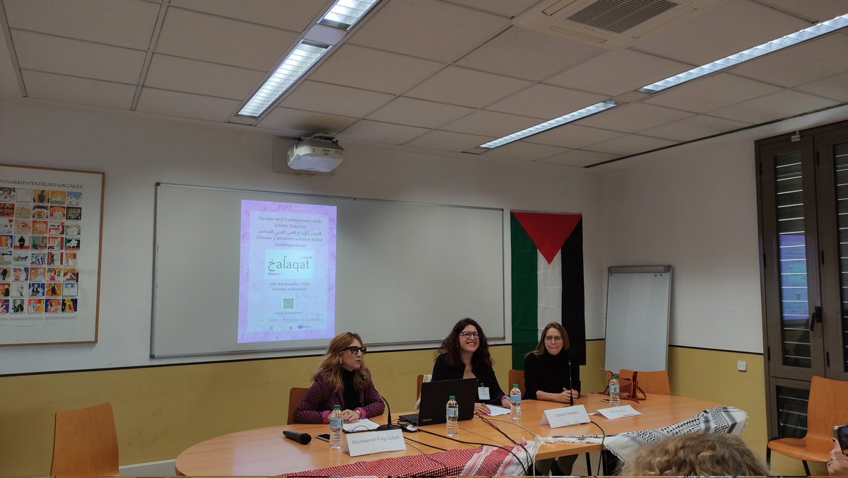¡Empezamos!
Inauguramos con Vicerrectora de Igualdad UB, <a href="/monica_rius/">Mònica Rius Piniés</a> directora de <a href="/ADHUC_CatDones/">ADHUC–Càtedra UNESCO Dones UB</a>  y <a href="/danae_f_/">Danaé Fonseca</a> en representación del comité organizador. Sobre crear espacios para llenar huecos.