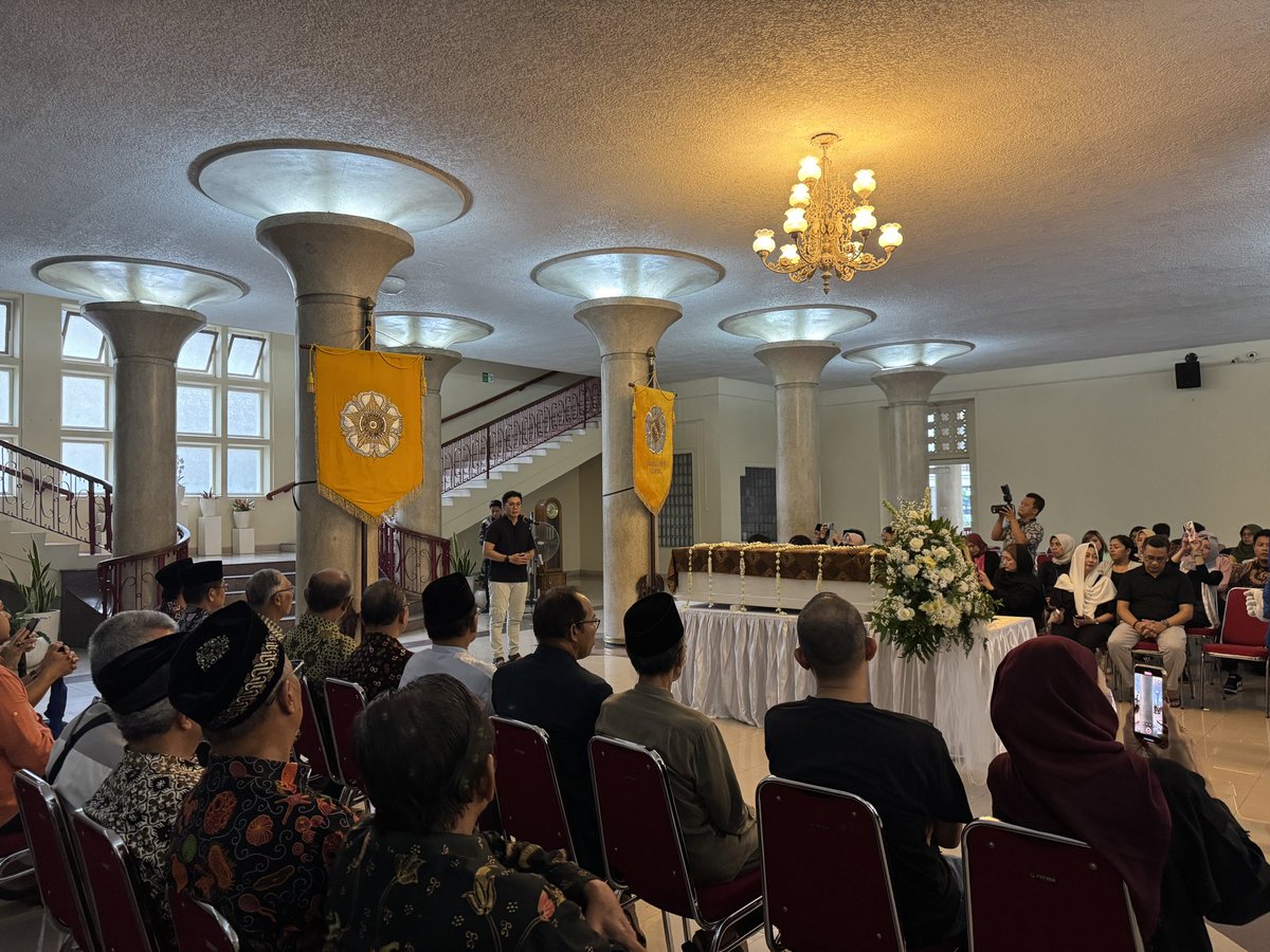 Situasi saat ini, Upacara Penghormatan Terakhir kepada almarhum Prof. Amal di Balairung UGM. 

Beliau merupakan Dekan Fisipol UGM (1988-1994), Rektor UGM (1998-2002), Pendiri Masjid Kampus UGM, guru kami semua. 

Selamat jalan, Prof. Amal.
Fisipol sangat berduka 🥀