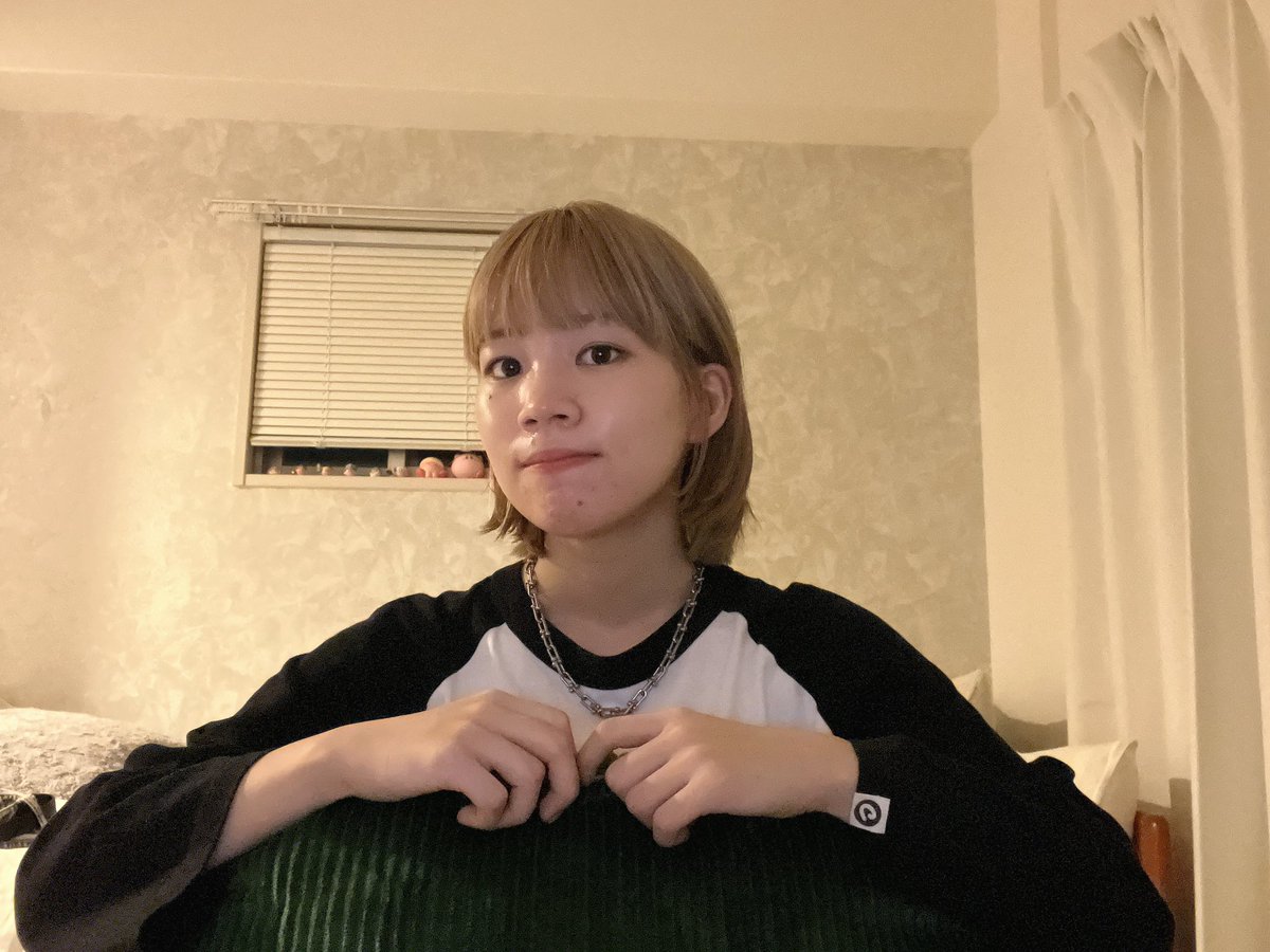 yuu_tomoha's tweet photo. Xの投稿おそろかになりがち😪

YouTubeはマイペースに更新してます♪
このあと18時にオリジナル曲アップする
のでよかったら聴いてね🎧

https://t.co/PWTcdKIHIk

p.s 金髪になりました👱 https://t.co/dPyJaIRJnn
