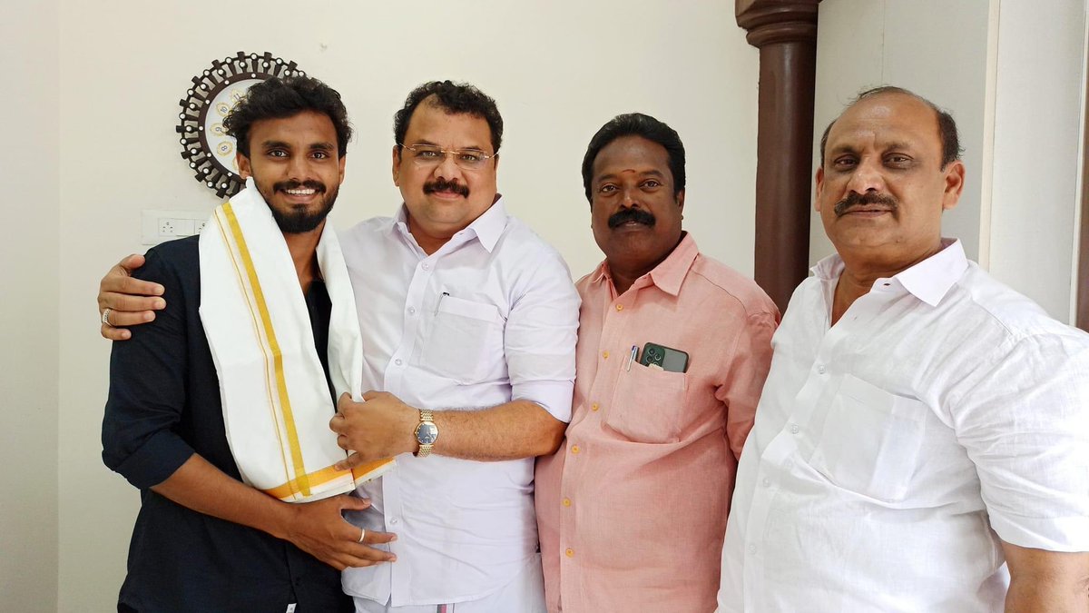 pudugaiabdulla's tweet photo. இன்று (14-11-2024) புதுக்கோட்டை முன்னாள் நகரச் செயலாளர் அண்ணன் திரு.நைனா முகமது அவர்களின் புதல்வர் தம்பி N.தன்வீர் கடந்த 27-10-2024 அன்று புதிதாக துவங்கியுள்ள KTN பிளக்ஸ் நிறுவனத்திற்கு நேரில் சென்று வாழ்த்தினோம். https://t.co/KmGUWcDU5C
