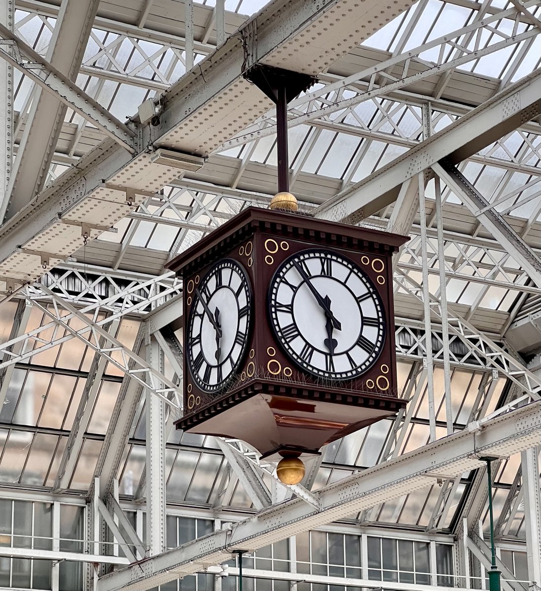LizzieHelenMay's tweet photo. #FourforFriday - when the railways connected places across the country they brought a need for standardised time making station clocks invaluable in an era when few had watches. C/w from top left Newcastle, Hull, Glasgow Central & York
#AlphabetChallenge #WeekTforTransport https://t.co/3J7rlx4XLg