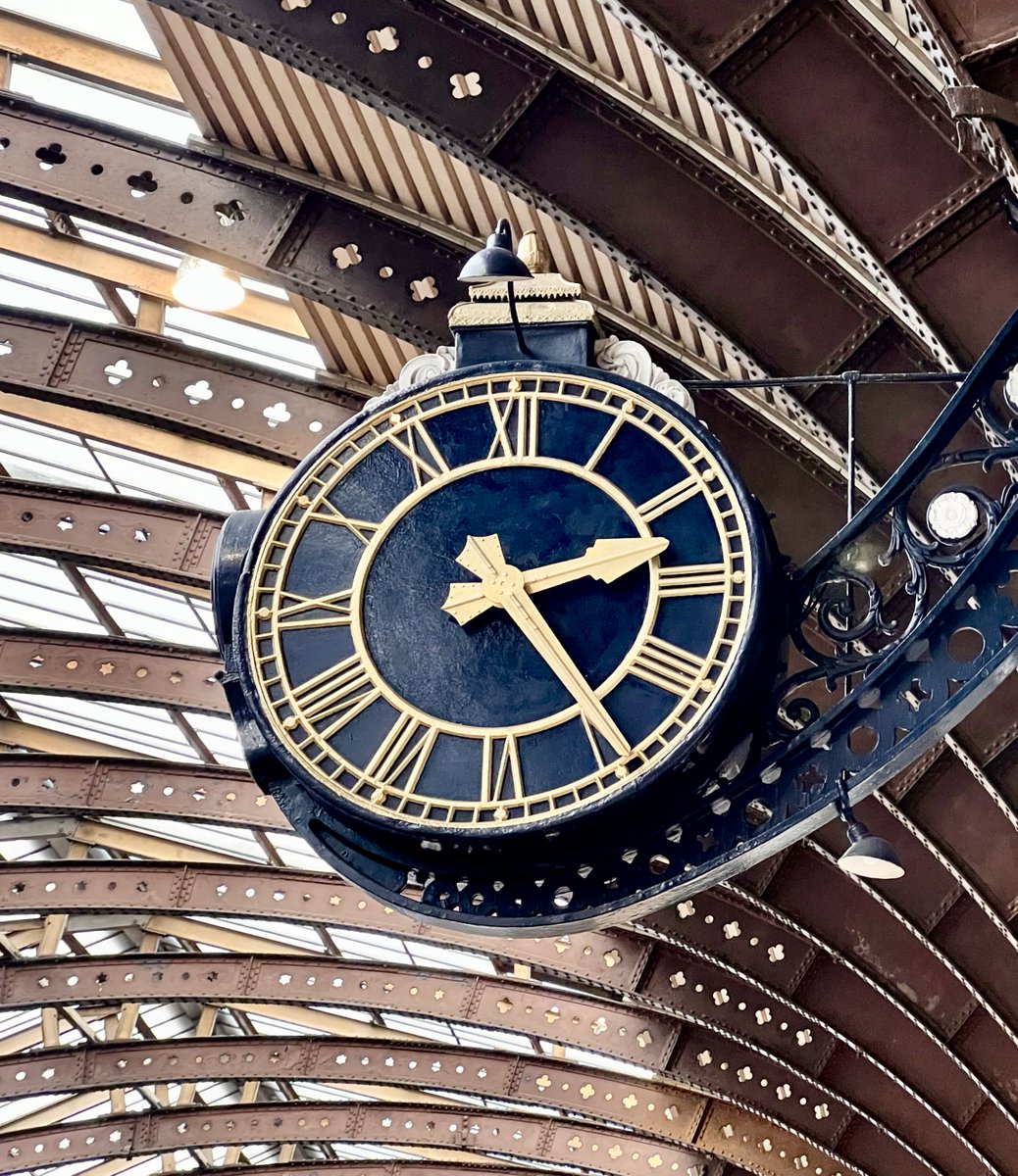 LizzieHelenMay's tweet photo. #FourforFriday - when the railways connected places across the country they brought a need for standardised time making station clocks invaluable in an era when few had watches. C/w from top left Newcastle, Hull, Glasgow Central & York
#AlphabetChallenge #WeekTforTransport https://t.co/3J7rlx4XLg