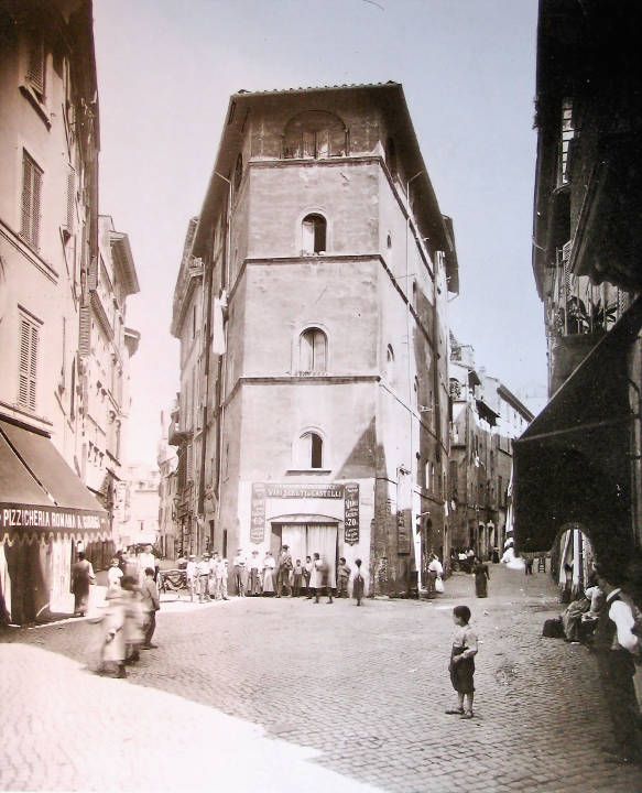 sampietrino's tweet photo. Via di Monserrato, 1940 circa

#TBT #TakeMeBackThursday #TimehopThursday #comeravamo ⁣#TakeMeBack #ThrowBackThursday #sampietrino #sanpietrino #sampietrini #sanpietrini #roma #rome https://t.co/hRn6a8gy2o