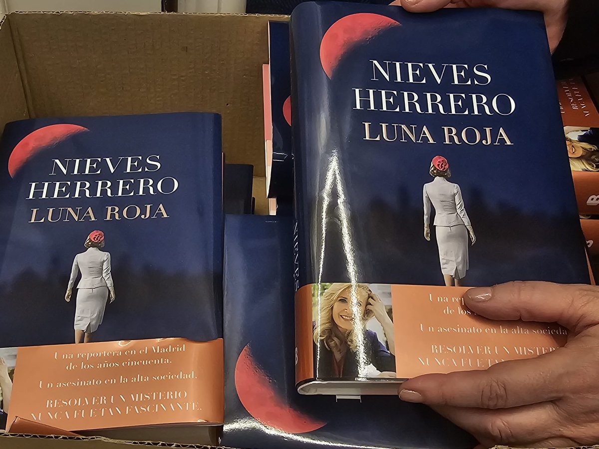 Hoy llegó el día de la presentación de #LunaRoja en sociedad!!! Hoy también es el día que llega a las librerías para el lector. Mi primera novela de misterio empezará a volar...Estoy más nerviosa que nunca y a la vez, más ilusionada que nunca. Lo comparto con vosotros!!! 📚🕵️‍♀️