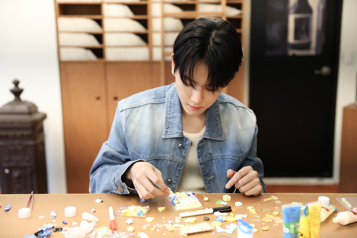 📸 에리들! 내 탑꾸 실력 어때? ✧⁺⸜( 'ㅅ' )⸝⁺✧ Behind Photo 10p

🔗weverse.io/baekhyun/media…

#백현 #BAEKHYUN #HelloWorld #PineappleSlice <a href="/B_hundred_Hyun/">Baekhyun_EXO</a> <a href="/BAEKHYUN_INB100/">BAEKHYUN_official</a> #2024MAMAVOTE