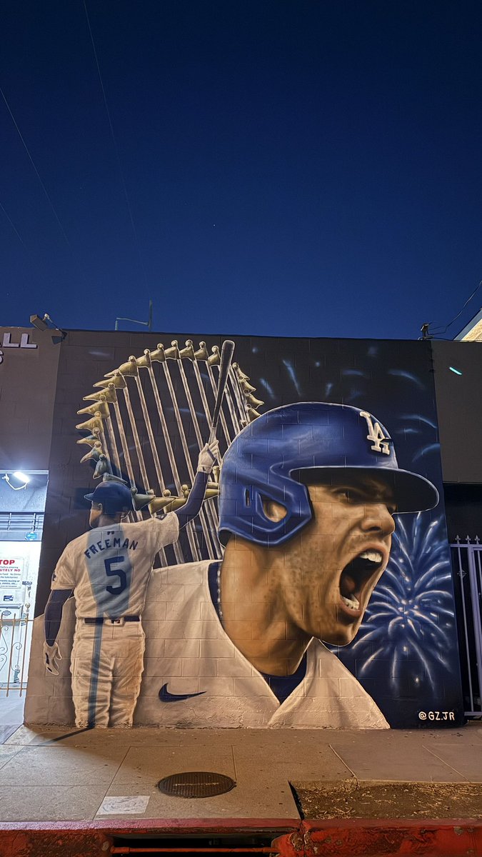 dodgerssol's tweet photo. Happy to be living in a time where LA shows so much love to the dodgers 🙂‍↕️🙂‍↕️ https://t.co/nowzpFS8cK