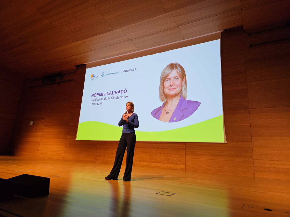 Dipta_cat's tweet photo. 🔛En marxa el 5è #SpeedDatingFPTICSud, organitzat pel @TICSud, @RedessaReus i la @Dipta_cat.
🗣️La presidenta de la Diputació, @nllaurado, dona la benvinguda als més de 500 estudiants 👩‍💻👨‍💼que hi assisteixen per connectar amb empreses del sector tecnològic de la demarcació🤝 https://t.co/iWCbh5WZhn