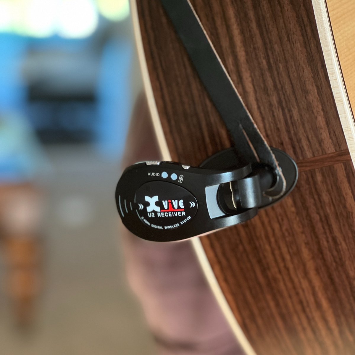 Xvive U2 Wireless Guitar System，🎸 Wireless transmission, and pristine sound quality.
Whether on stage or in the studio, play with ease! 🎶🔥
#WirelessGuitar #XviveU2 #ZeroLatency #SoundQuality #FreedomToPlay #MusicGear #Guitarists #StageReady