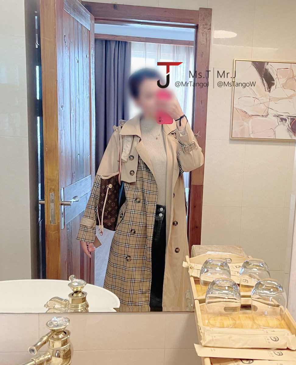 图1微信里的老婆，图2推特里的老婆。
给我点上❤，我随机抽5个发视频🤓🤓🤓 https://t.co/d9QBudhKvN