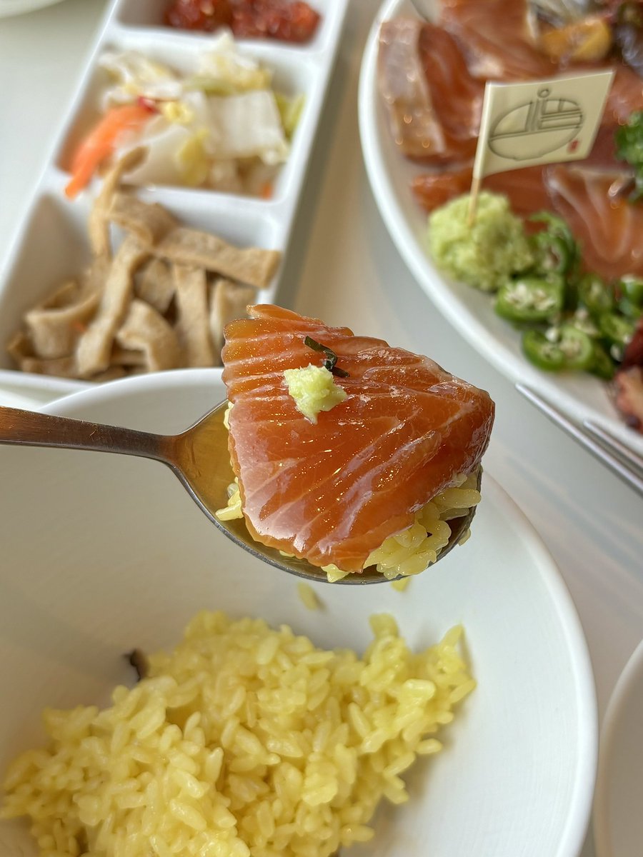 muk_archive's tweet image. 🍽️ 하남 미뜸

여섯가지 해물장을 한번에 먹을 수 있다니 이게 혁명이지 🙂‍↕️ 밥도둑 다 모아놔서 밥이 영원히 들어감
소고기 솥밥은 소고기가 입 안에서 살살 녹아요 .. 밥을 다 먹으면 녹차물을 부어주시는데 따땃한 누룽지가 입 안에 짠 감을 완전히 없애줘서 깔끔하게 입가심 할 수 있어요 🫶🏻