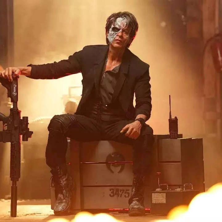 Mjcartels's tweet photo. 💫 #ShahRukhKhan Chief Guest for #GameChanger Pre release in Mumbai 
#RamCharan #KiaraAdvani #Shankar #SJSuryah 

🔸 #BhairathiRanagal Early Morning Shows completely filled 
#Shivanna #DrShivarajkumar
#ShivarajKumar

#Kanguva #KanguvaReview https://t.co/btdTGMYBCH