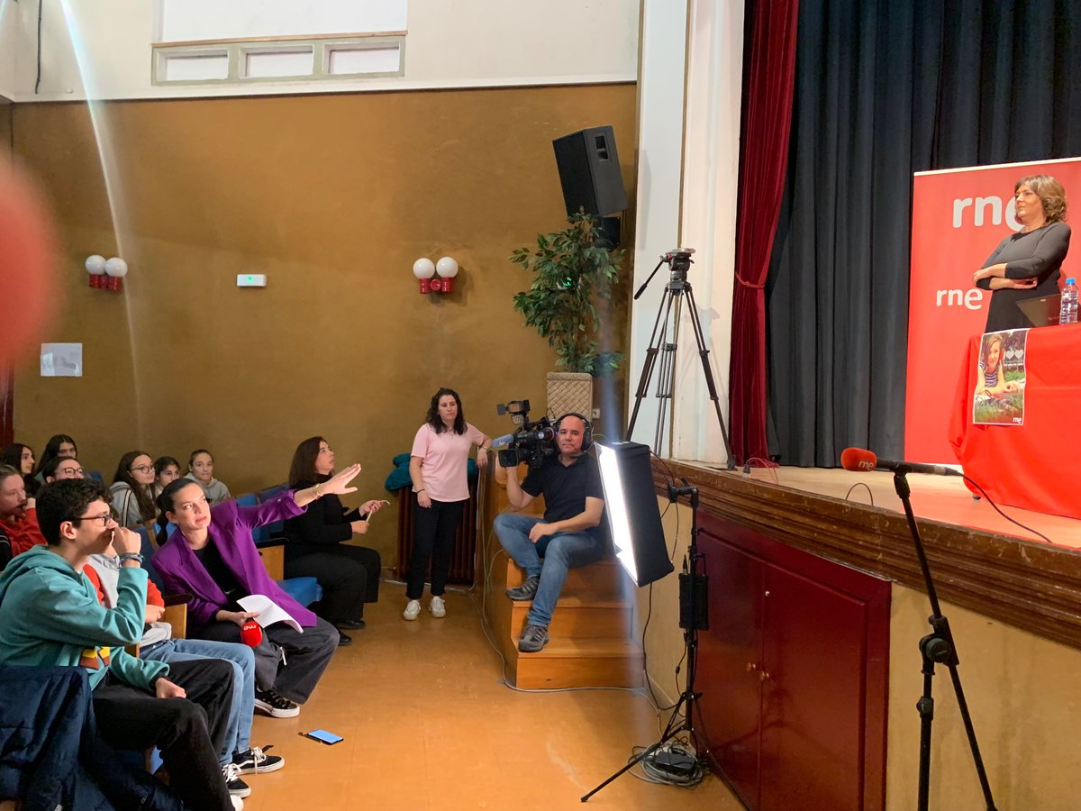📻🎙️Todo preparado en RNE CLM para celebrar los #100AñosRadio en el Instituto María Pacheco de Toledo con <a href="/Victoria_Glez7/">Victoria González</a> <a href="/irene_dg/">Irene Díaz</a> y <a href="/MarinaOrtueta/">Marina Ortueta</a> 

A las 13:10 horas en <a href="/rne/">Radio Nacional</a> <a href="/radio5_rne/">Radio 5</a> y también en <a href="/rtveplay/">RTVE Play</a>📱🥳