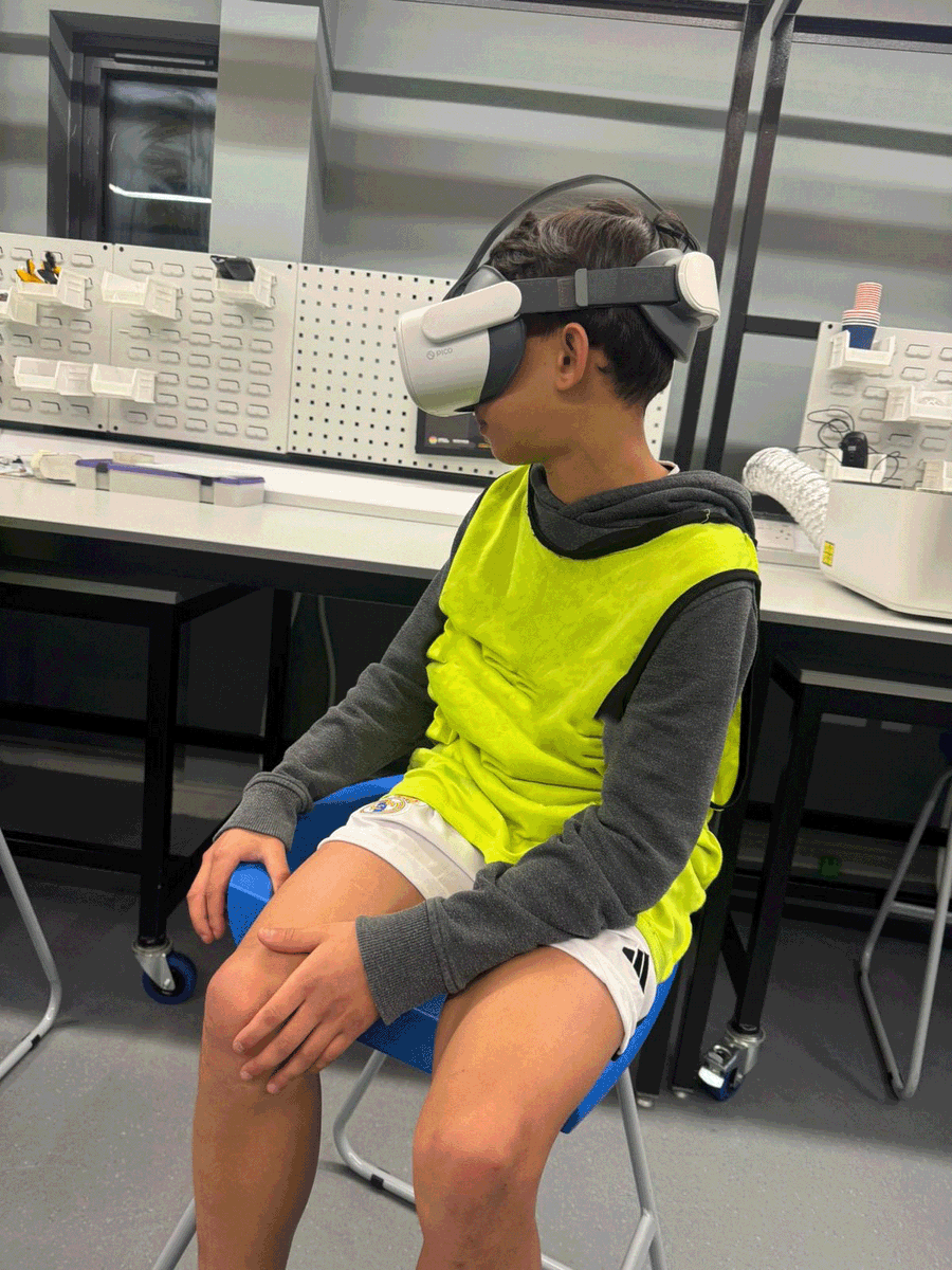 EITC's tweet photo. 🚓👏 This week, police forces across the UK are supporting #Sceptre, a national campaign that raises awareness on knife crime. 

In partnership with @MerseyPolice, our #PLKicks participants experienced a VR session on how to help if someone is affected by a knife attack. 

Young participants learned essential skills on how to respond to knife attacks and make decisions that promote safety in their communities.🤝💙