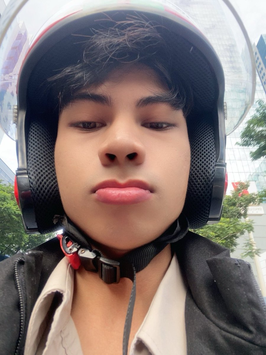 mavibrian's tweet photo. your rider is here 🛵

ENDLESS FEE2IN9 WITH ASH
#ToothpasteSelcaDay
#ToothpasteTurns29 #AJAA
#AJAA_ASH @toothplate7_ https://t.co/v5b1ZQXY8X