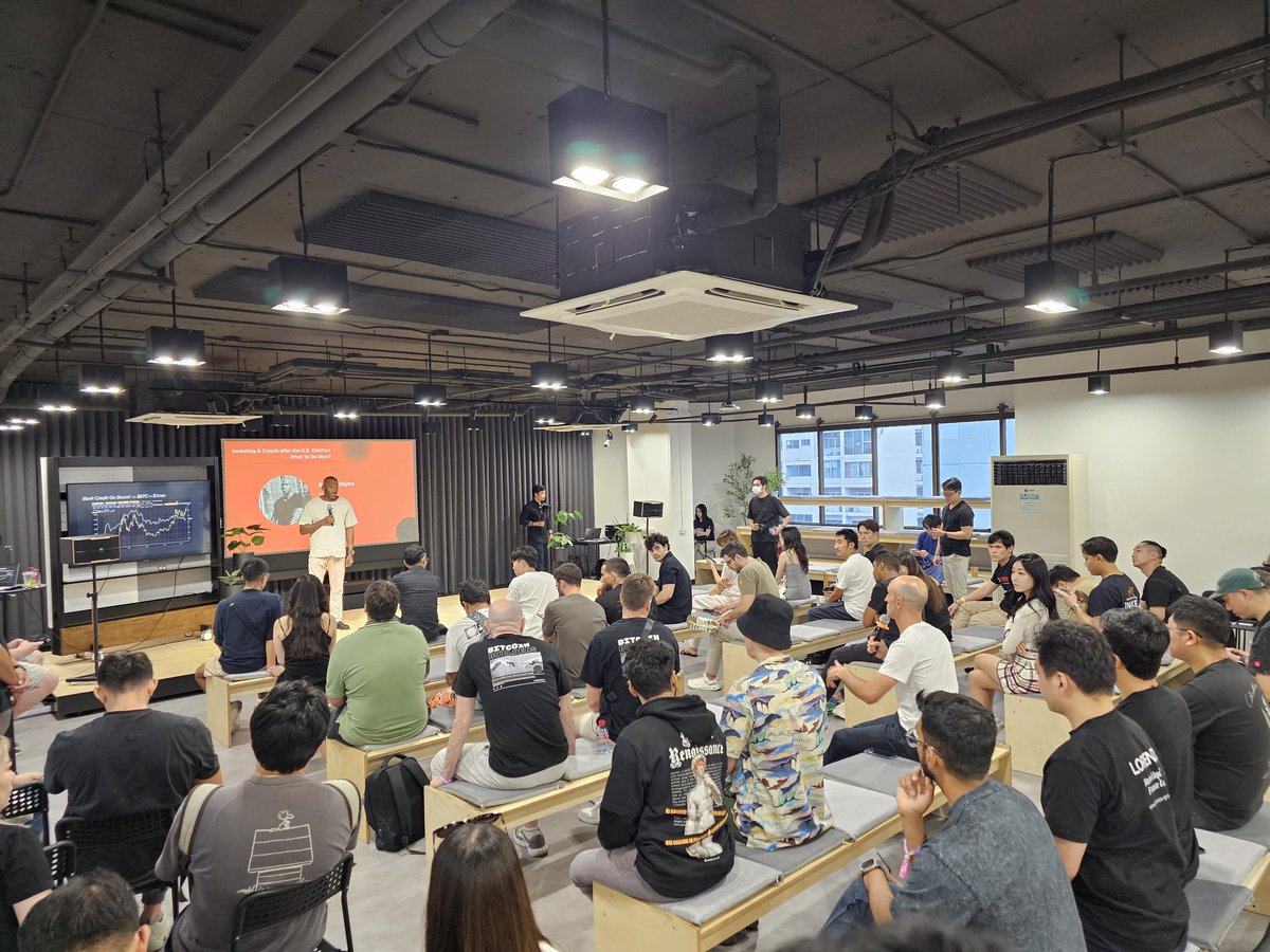 kra_pn's tweet photo. BTCON Bangkok 2024: "Investing & Crypto after the U.S. Election - What To Do Now?" by Arthur Hayes @CryptoHayes @BTCON_Seoul @CleverseTeam
#Devcon2024 #BTCON #Cleverse https://t.co/xQdTA1BN4q