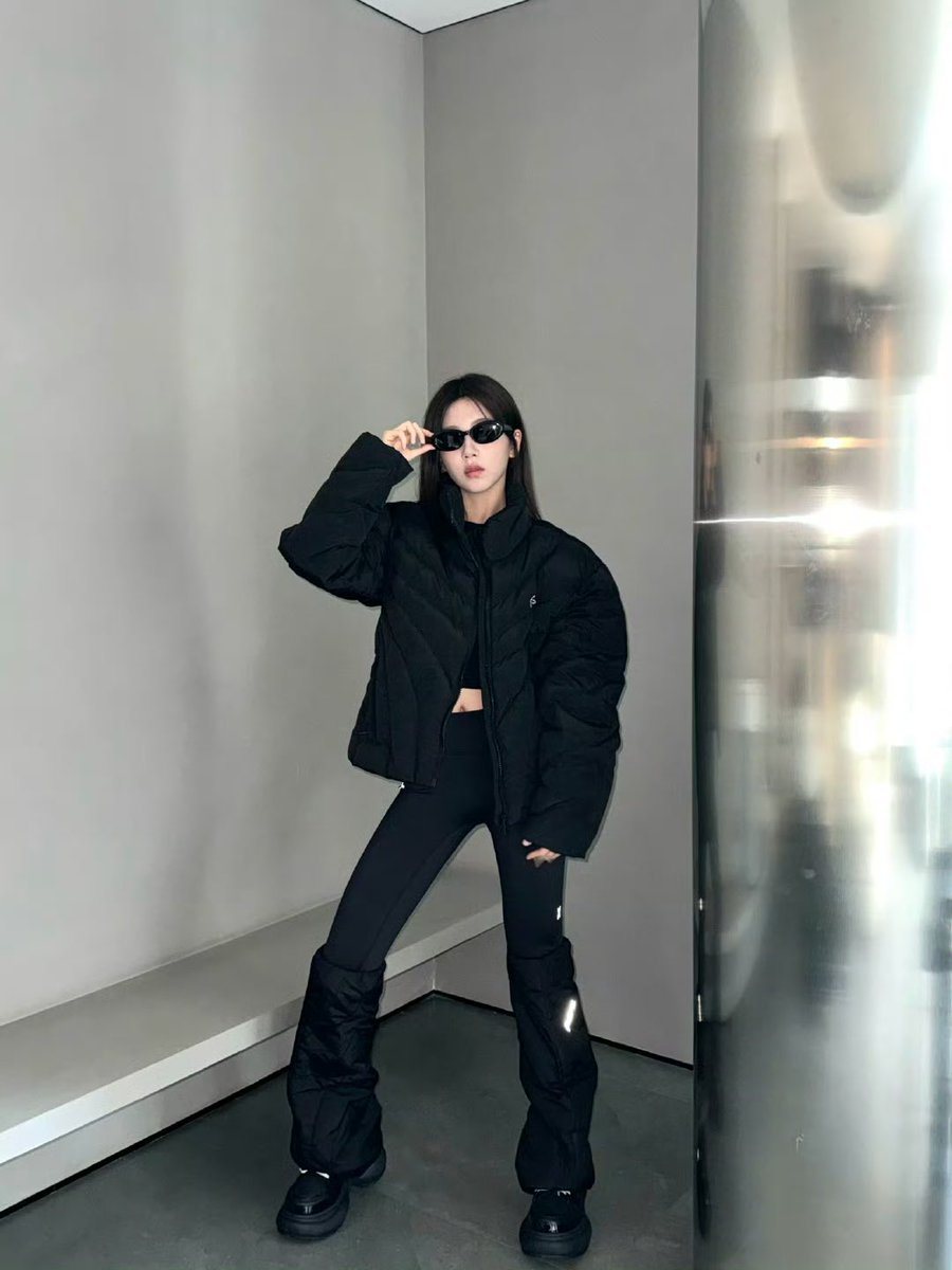 QiaoyiyuTH's tweet photo. 📸241114
精灵少女Gen1es_乔一鱼 Weibo Update (1/2)

🐟: เข้าสู่ฤดูหิมะก่อน❄️

🔗: https://t.co/SH24xm8mtQ

#QiaoYiYu #乔一鱼 #เฉียวอีอวี๋
#Gen1es #Gen1es_QiaoYiYu https://t.co/Lp2PXm5rxT