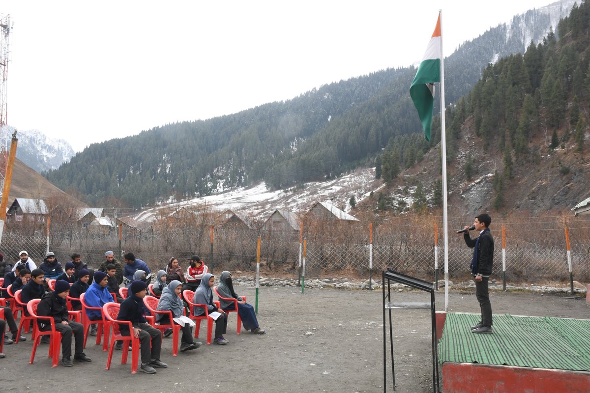 kupwarasentinel's tweet photo. #IndianArmy celebrate Children Day at AGS #Baraub honour Pandit Nehru The event featured a lecture student speeches cultural performances & prize distribution with students teachers attending. The celebration strengthened bond b/w school & Army creating memorable moments for all https://t.co/mEqemYsIbi