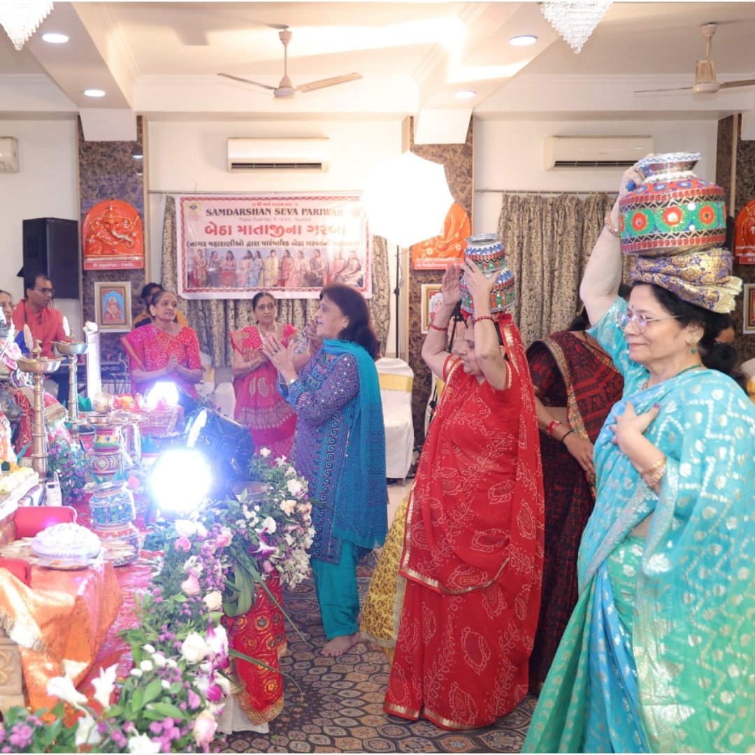 middaygujarati's tweet image. વિલેપાર્લેમાં `સમદર્શન સેવા પરિવાર`ના વાર્ષિક કાર્યક્રમમાં ગૂંજ્યા બેઠા ગરબા, જુઓ તસવીરો

#VileParle #SamdarshanSevaParivar #AnnualProgram #GarbaCelebration #CulturalEvent #GarbaNight #CommunityEvent #VileParleEvents #GujaratiCulture 

gujaratimidday.com/news/mumbai-ne…