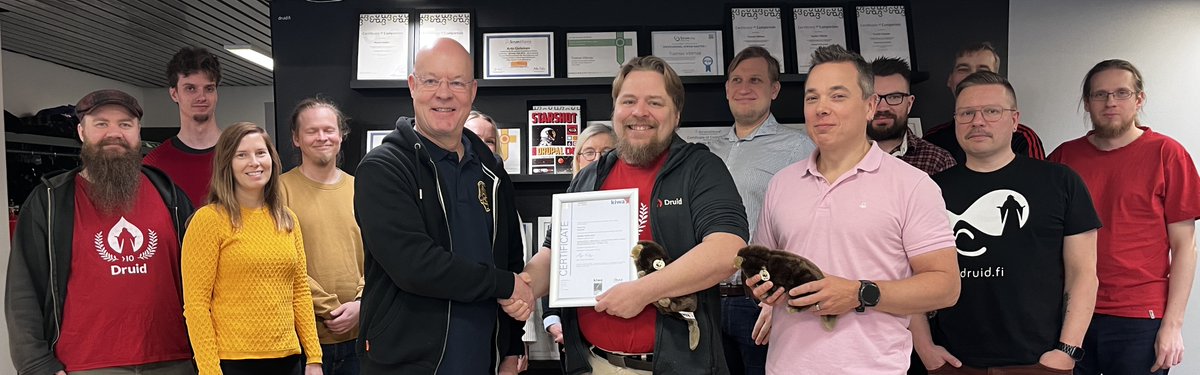 Meille on myönnetty arvostettu ISO/IEC 27001:2022 -tietoturvasertifikaatti! Se on osoitus sitoutumisestamme korkeisiin tietoturvavaatimuksiin, suojaten sekä asiakasdataa että liiketoimintamme kriittistä tietoa. druid.fi/blogi/druidill…