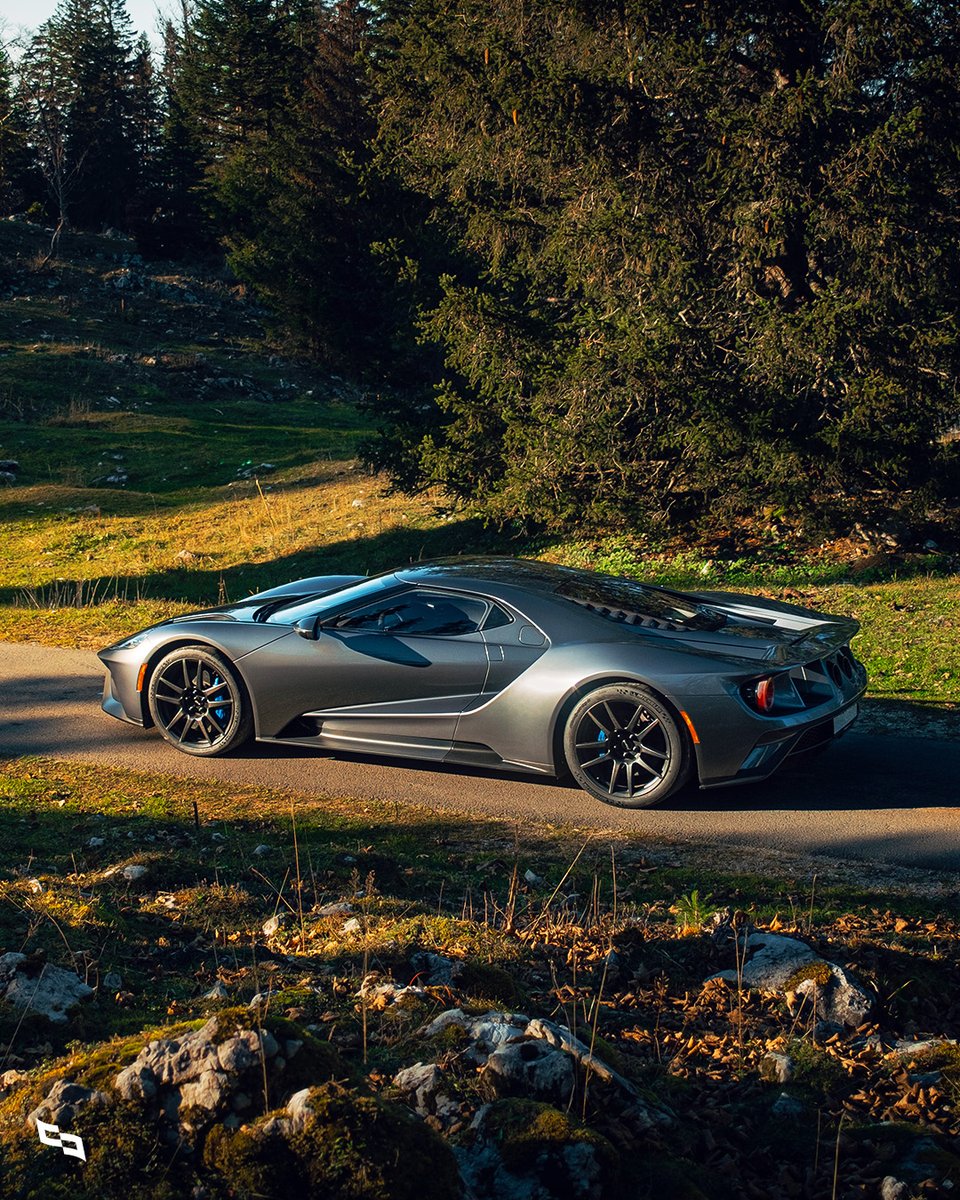 collectingcars_'s tweet image. This second-generation Ford GT is a rare and sensational modern race-derived supercar, offered for sale by its first and only owner from new.

📍LIVE NOW - Founex, Switzerland

🔗Find out more: collectingcars.com/for-sale/2018-…

#CollectingCars #FordGT #Ecoboost #V6 #LeMans