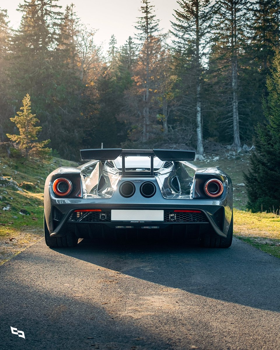 collectingcars_'s tweet image. This second-generation Ford GT is a rare and sensational modern race-derived supercar, offered for sale by its first and only owner from new.

📍LIVE NOW - Founex, Switzerland

🔗Find out more: collectingcars.com/for-sale/2018-…

#CollectingCars #FordGT #Ecoboost #V6 #LeMans