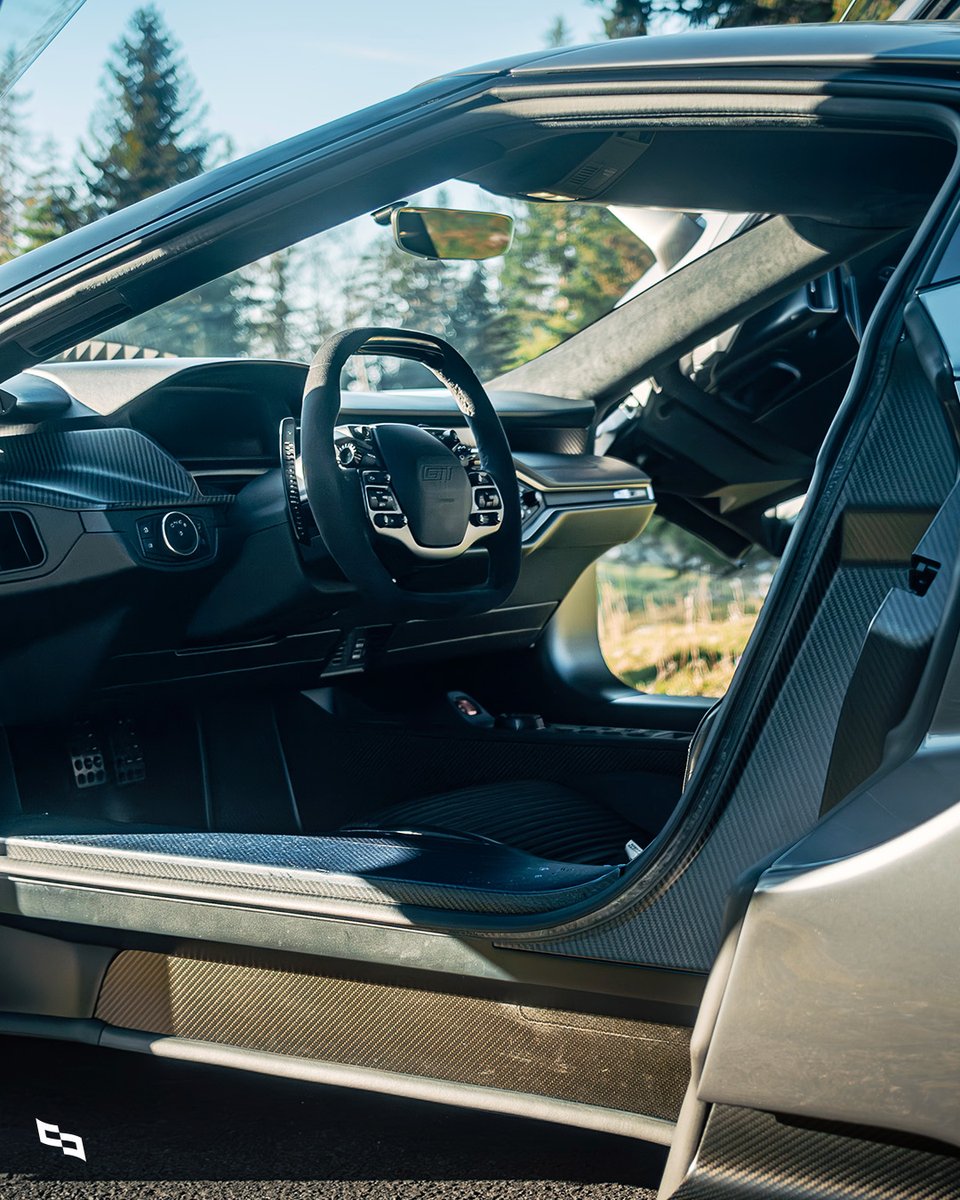 collectingcars_'s tweet image. This second-generation Ford GT is a rare and sensational modern race-derived supercar, offered for sale by its first and only owner from new.

📍LIVE NOW - Founex, Switzerland

🔗Find out more: collectingcars.com/for-sale/2018-…

#CollectingCars #FordGT #Ecoboost #V6 #LeMans