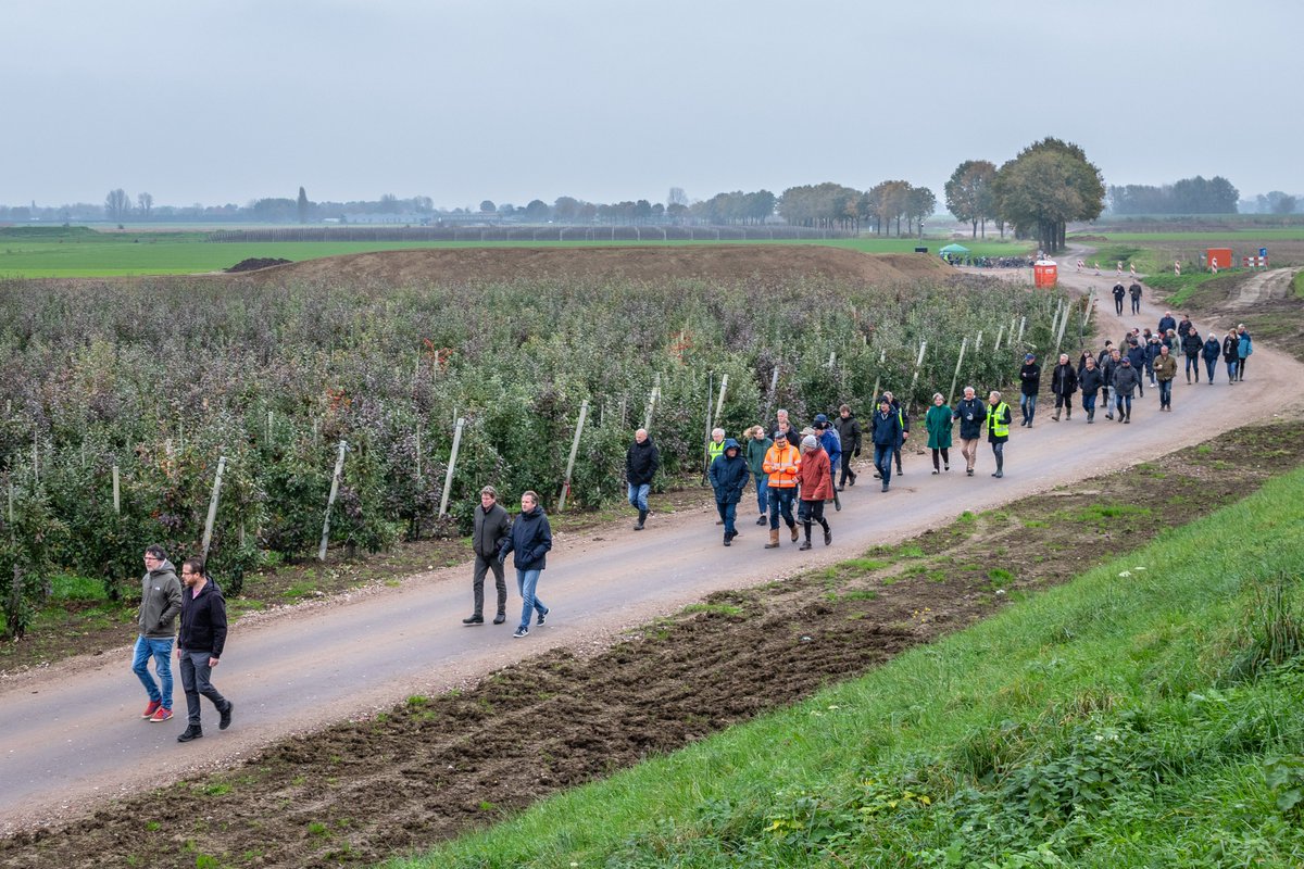 📣 Burgerwindpark A2 Lage Rooijen update! Afgelopen weekend organiseerden wij de 1e rondleiding bij het Burgerwindpark waar zo’n 50 geïnteresseerden een kijkje achter de schermen kregen onder begeleiding van Leo Kuljanski en Jan Voskamp. 

Voor meer info: windparklagerooijen.nl