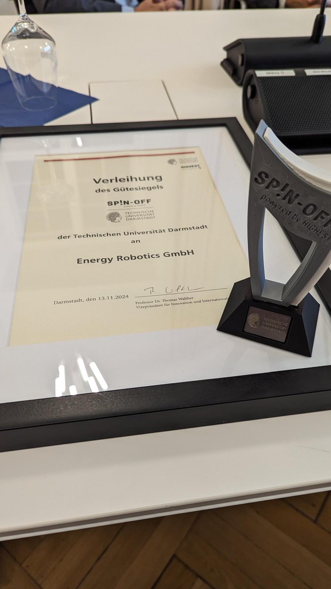 EnergyRobotics's tweet image. 🏆 Proud to be among the first recipients of @TUDarmstadt 's new Spin-Off Label! This seal of quality recognizes our journey in turning groundbreaking research into real-world impact
Thanks to our amazing team, customers, and partners! 🚀
#Innovation #AutonomousRobotics #Award
