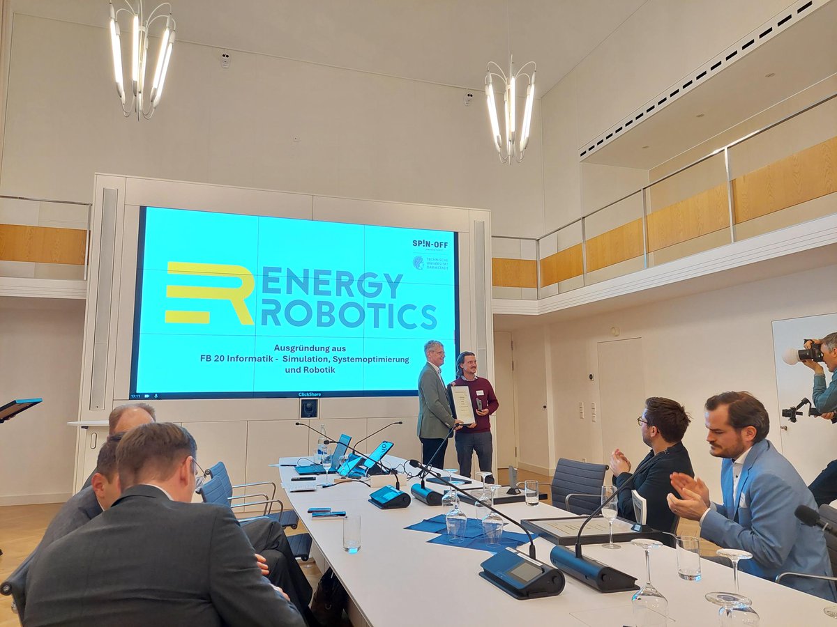 EnergyRobotics's tweet image. 🏆 Proud to be among the first recipients of @TUDarmstadt 's new Spin-Off Label! This seal of quality recognizes our journey in turning groundbreaking research into real-world impact
Thanks to our amazing team, customers, and partners! 🚀
#Innovation #AutonomousRobotics #Award