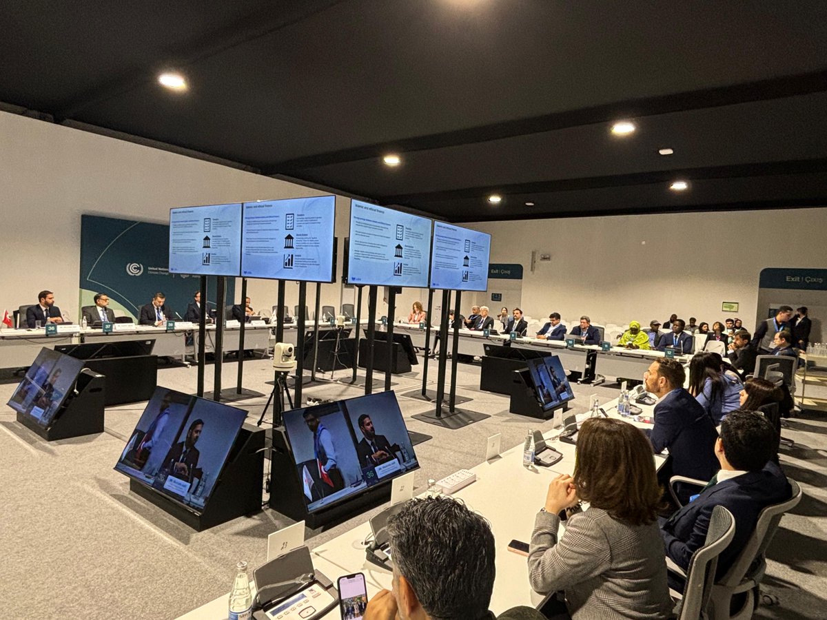 cbfinans's tweet photo. 🌎 #COP29 🇦🇿 #COP29Azerbaijan

Azerbaycan’ın başkenti Bakü’de gerçekleştirilen “Birleşmiş Milletler İklim Değişikliği Konferansı (COP29)” kapsamında Finans Ofisi olarak düzenlemiş olduğumuz iki panelden ilki olan “İslami Sürdürülebilir Finanstan Faydalanmak: Dönüşüm, Düzenleme ve Uluslararası İşbirliği” başlıklı panelimiz başladı.

Değerli panelistlerimiz, Prof. Mohamad Akram Laldin, (Malezya Uluslararası İslami Finans Merkezi Liderlik Konseyi Üyesi), Dr. Zamir Iqbal, (İslam Kalkınma Bankası Başkan Yardımcısı), Mustafa Adil (London Stock Exchange Group İslami Finans Başkanı), Dr. Ghiath Shabsigh, (İslami Finansal Hizmetler Kurulu Genel Sekreteri), Finans Ofisi Katılım Finans Dairesi Başkanımız Dr. Tarık Akın’ın moderatörlüğünde görüşlerini dinleyicilerle paylaşıyorlar.