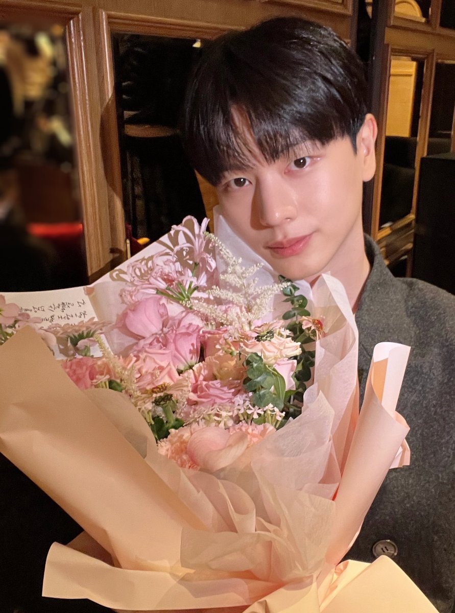 [📸] #YOOKs_moment #좀비버스_뉴블러드 제작발표회 완료😎 아포칼립스 속에서 성재가 성장캐 신입이 되. 너 내가 인간이야 좀비야 과연 성재의 결말은?...