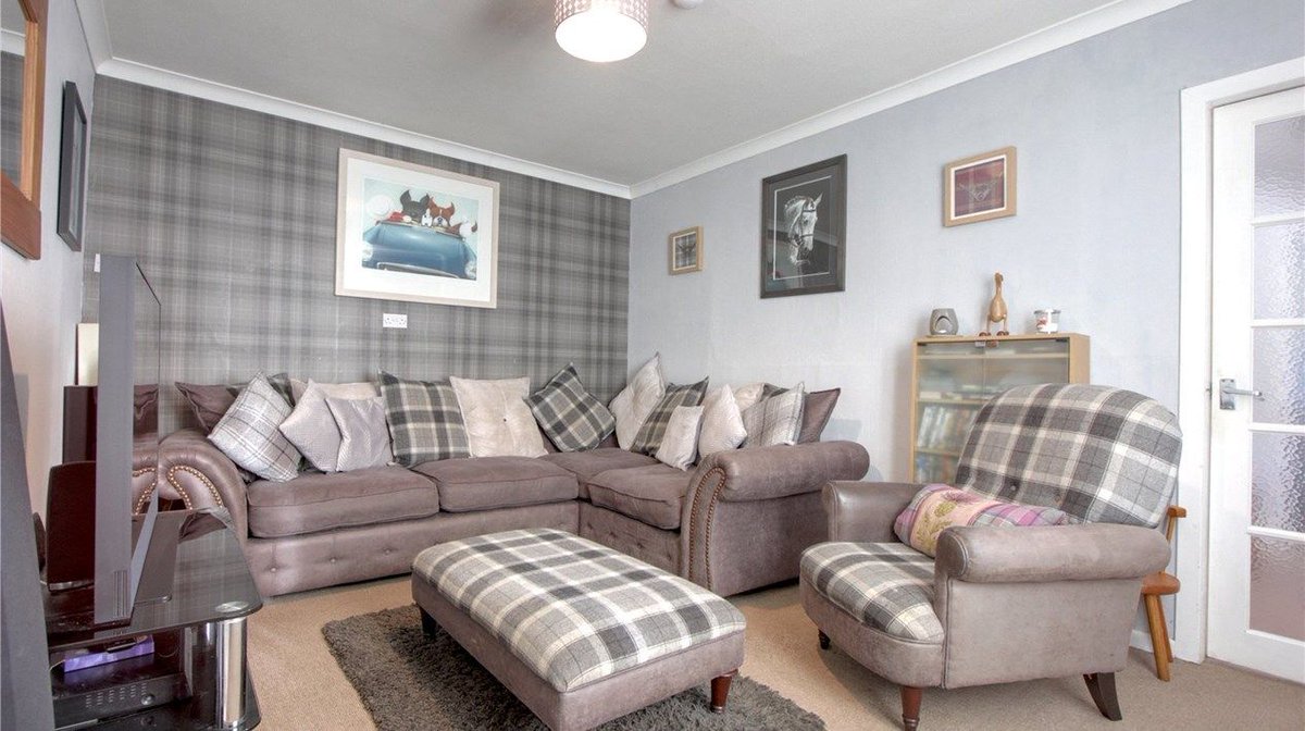 😍 **NEW NEW NEW** 😍 
Mossend Croft House, Mulben a delightful equestrian property 🐴 
Call our team for more information on 01463 224343 ☎️ or check out our website 👇 
buff.ly/3Z3ndGu