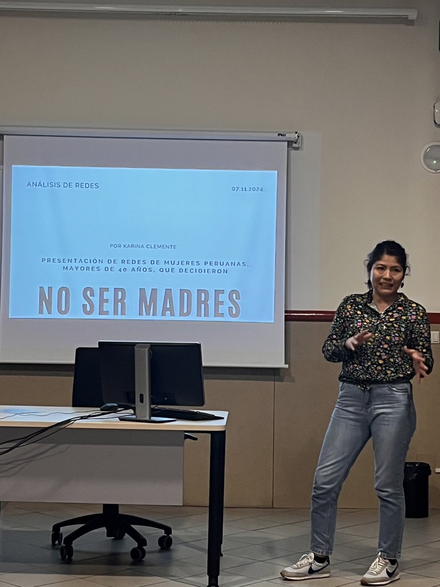 MISE_UB's tweet photo. ✨ Culminem l’assignatura d’Anàlisi de Xarxes del @MISE_UB, celebrant l’aprenentatge compartit i els assoliments obtinguts. 

Projectes molt interessants! 🌐👏 https://t.co/km9QRhLxrh