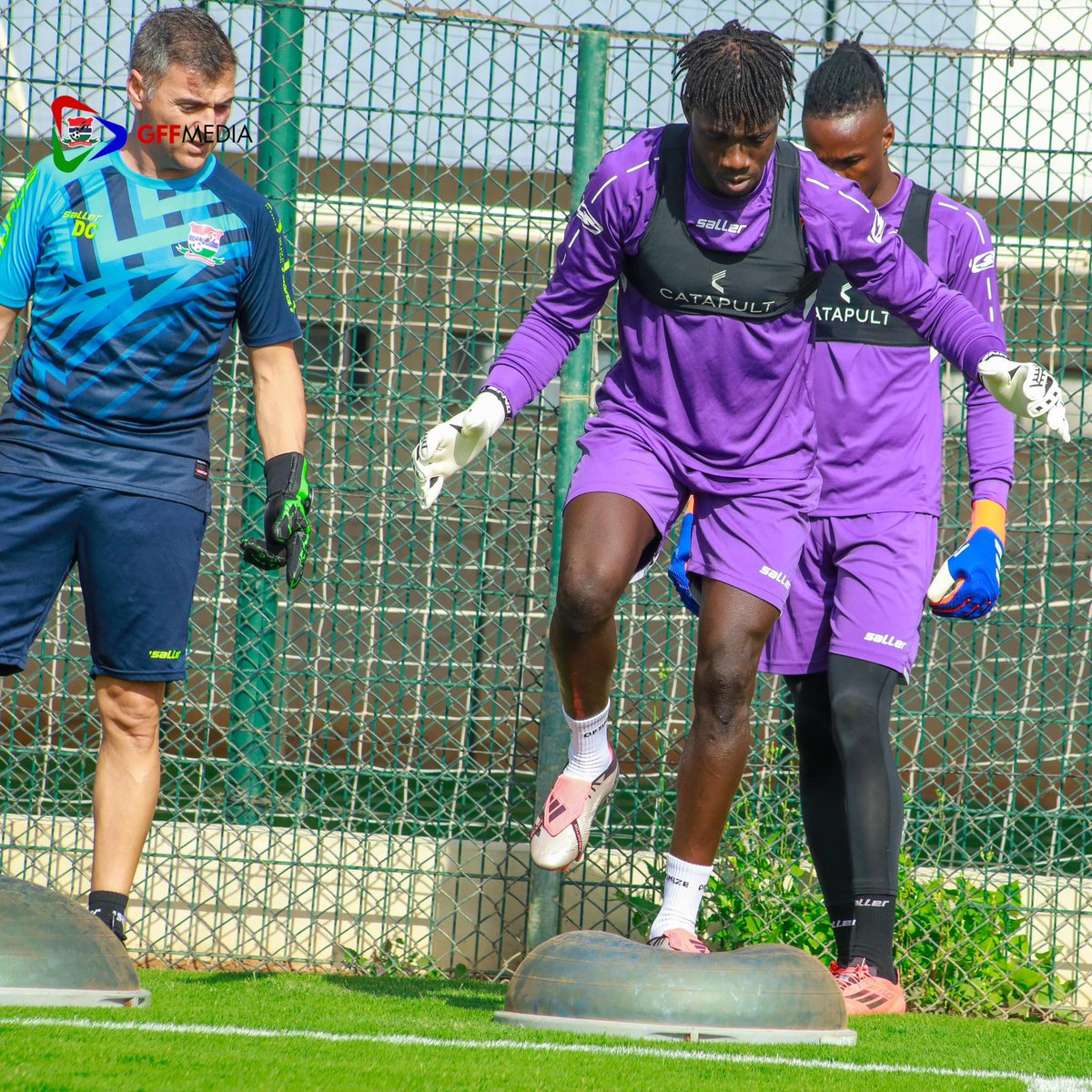 DaniCadena13's tweet photo. Keep walking with firm steps and never stop.
AFCON-2025 Qualify
•
•
#nationalteam #gambia #mipasion #amor #caminandojuntos #caminando #porteros #pasoapaso #equipo 
#GkDepartment #goalkeepers  #football #goalkeepercoach  #españolesporelmundo #team  #family  #friends 
#porteros #porterosdefutbol #entrenadordeporteros #accionesquetransforman #analisisdeporteros #danicadena #uefagka #videosdeporteros