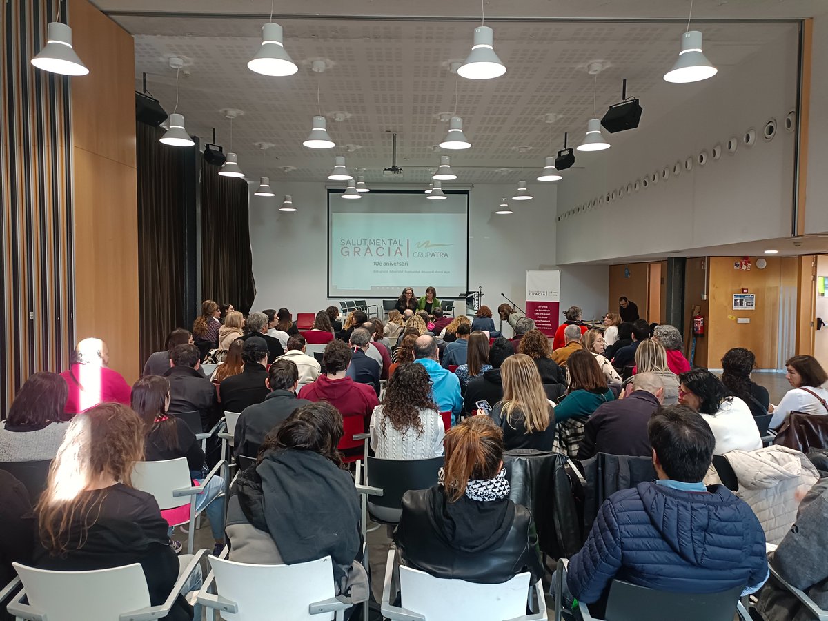 GrupAtra's tweet photo. Celebrant el 10è aniversari de Salut Mental Gràcia amb una jornada tècnica i lúdica a l'Espai Jove la Fontana amb professionals, persones usuàries i famílies. Una dècada d'atenció centrada en la persona i comunitària. I mirant cap el futur
#grupatra #salutmental #gracia https://t.co/NiaQvOds1r