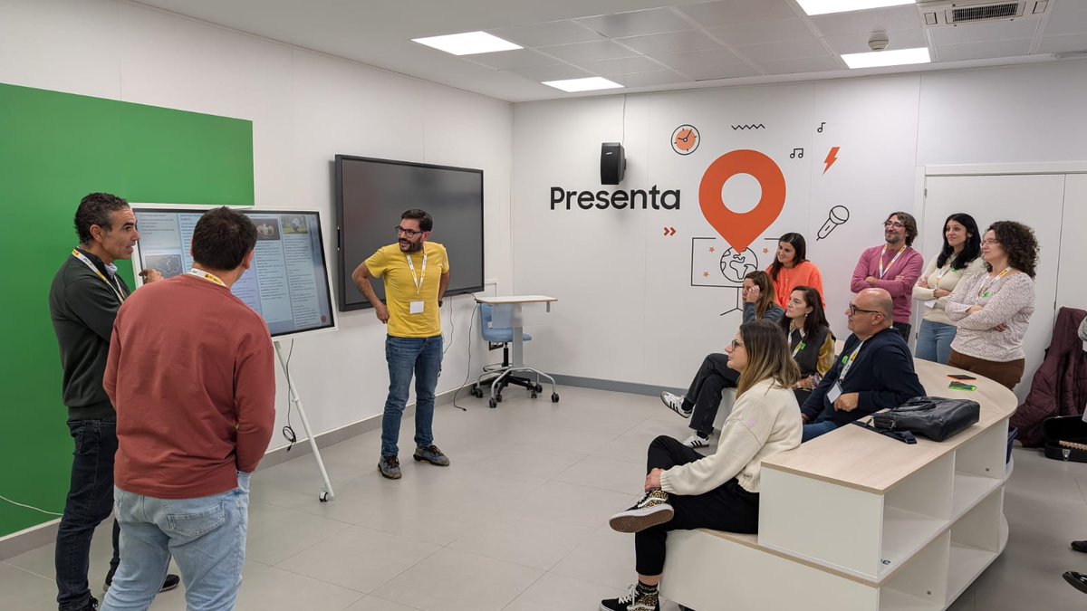 digigunea's tweet photo. Aste honetan @educaINTEF-ek antolatutako "Creación audiovisual y diseño 3D en el Aula del Futuro" ikastaroan egon gara @joakinceptual-ekin.
🎙️ Irratiaren erabilera pedagogikoa, 3D diseinuak eta inprimagailuak, grabaketak eta bideo-edizioak, "stop motion"-ak... #AdF #IkasLab-en. https://t.co/UoVw9wDnzy