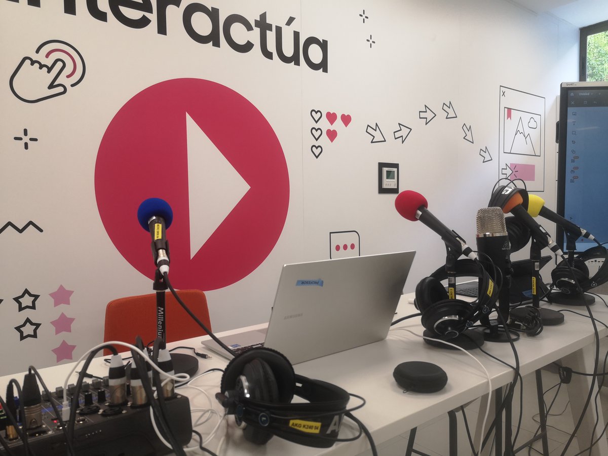digigunea's tweet photo. Aste honetan @educaINTEF-ek antolatutako "Creación audiovisual y diseño 3D en el Aula del Futuro" ikastaroan egon gara @joakinceptual-ekin.
🎙️ Irratiaren erabilera pedagogikoa, 3D diseinuak eta inprimagailuak, grabaketak eta bideo-edizioak, "stop motion"-ak... #AdF #IkasLab-en. https://t.co/UoVw9wDnzy