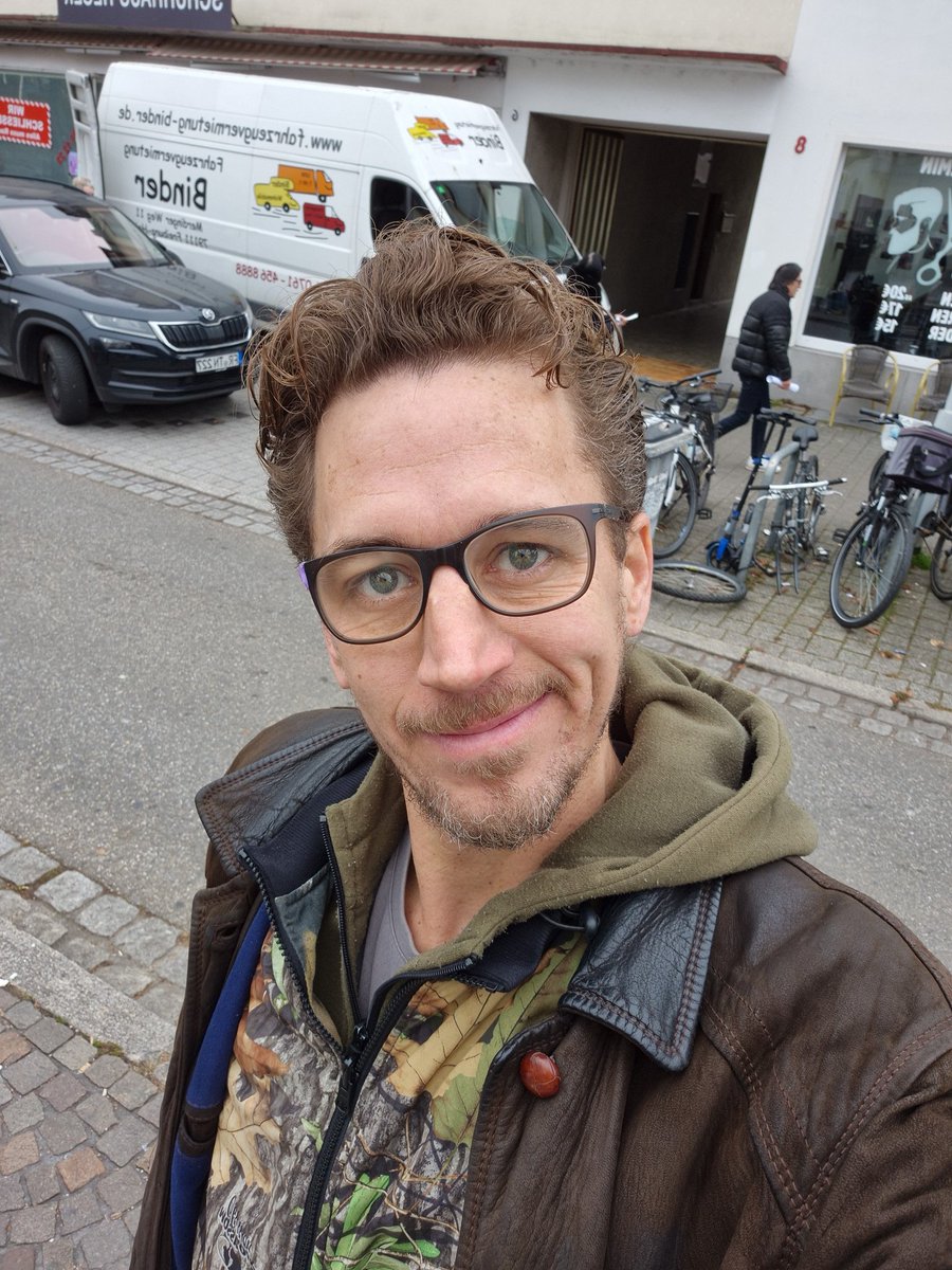 Liebe <a href="/CDU/">CDU Deutschlands</a> <a href="/CSU/">CSU</a> - ich bin ein Unternehmer. Ich bin ein Kiffer. Und ich bin nicht kriminell! Im Gegenteil. Setzen Sie mit der Thematik auseinander ohne populistisch Wahlkampf zu machen. Ich will nicht, dass mein Sohn seinen tollen Vater im Knast besuchen muss #niewiederkriminell