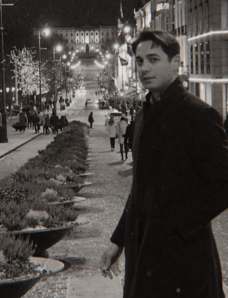 آبان، همچنان خونین است.  
#کیانوش_سنجری 
#آبان_خونین