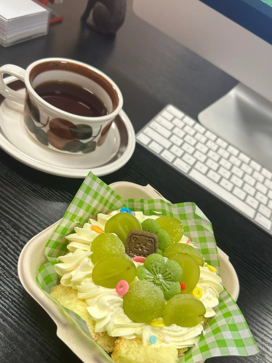 Terminr_____AS's tweet image. 향긋한 차 한잔과 디저트 한 입으로 시간이 멈춘 듯한 느낌을 줍니다