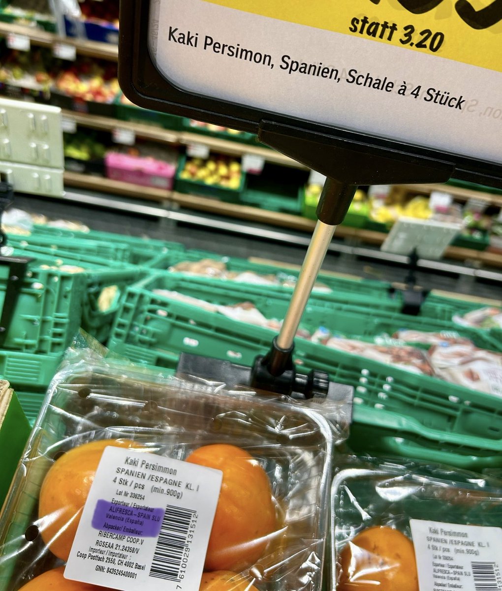 Kaki aus Valencia, noch kann man sie kaufen. Nach der Überschwemmung schätzt der Bauernverband “Associació Valenciana d’Agricultors” die Verluste auf 900 Millionen € (Kaki, Mandarinen, Orangen). Betroffen sind 25’000-30’000 ha. 😟
#DANA #Spanien #Valencia