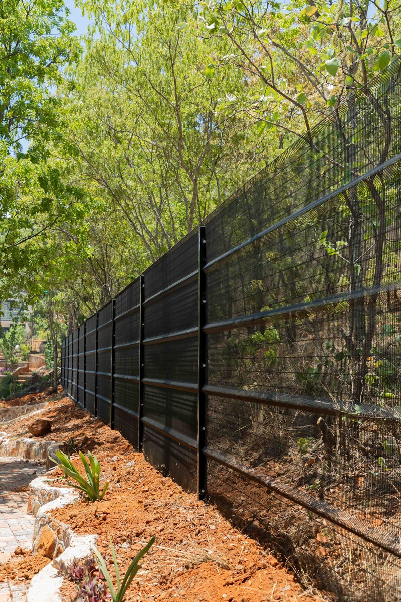 pomonasteel's tweet image. Securing every angle, no matter the climb! Look at our latest installation of ClearView Fencing on steep terrain, delivering top-tier protection and style in even the toughest landscapes.

🌐 pomonasteel.co.zw

#PomonaSteel #ClearViewFence #BuiltOnStrength #SecureEverySlope
