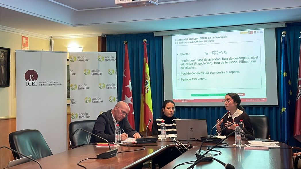 ICEI-UCM (@ucm_icei) on Twitter photo 🗣️<a href="/cgilbermejo/">Celia Gil-Bermejo</a>: Tras la reforma de 2005 en materia de separación y divorcio el número de separaciones disminuyó entre 50.000 y 70.000 en relación a las separaciones estimadas sin la reforma
"Podemos ver un efecto sustitución entre los divorcios y la separaciones tras la reforma" 🗣️<a href="/cgilbermejo/">Celia Gil-Bermejo</a>: Tras la reforma de 2005 en materia de separación y divorcio el número de separaciones disminuyó entre 50.000 y 70.000 en relación a las separaciones estimadas sin la reforma
"Podemos ver un efecto sustitución entre los divorcios y la separaciones tras la reforma"