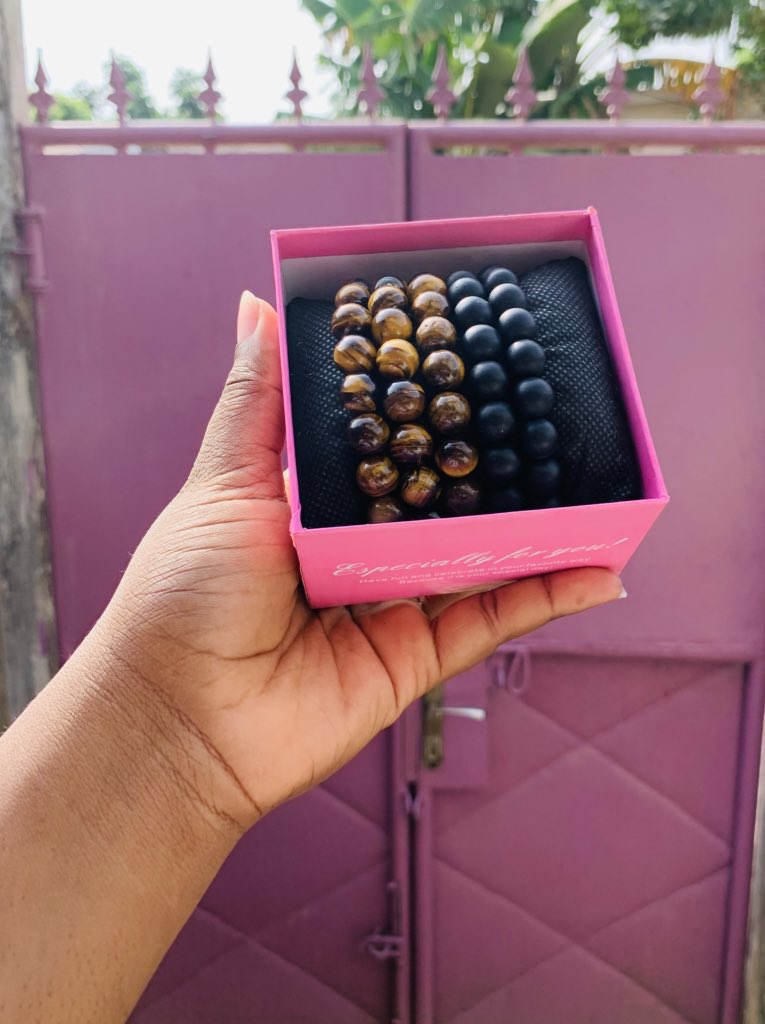 DelicesMedom's tweet photo. Je vends des bracelets en pierres précieuses 4500Fcfa le bracelet https://t.co/WVsOxKIkD5