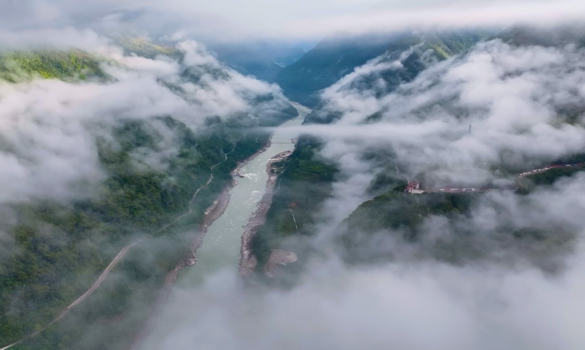 FlyOverChina's tweet photo. #Medog County, southwest China's Xizang Autonomous Region, sits at an average altitude of 1,200 meters, with a humid climate and abundant #rainfall. It is located in a deep #valley in the #Himalayas, besieged by high hills and primitive forests. https://t.co/JSNCqg8zk8