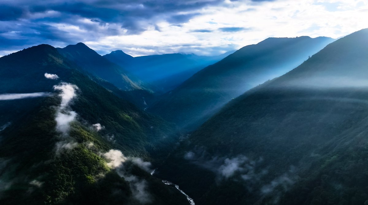 FlyOverChina's tweet photo. #Medog County, southwest China's Xizang Autonomous Region, sits at an average altitude of 1,200 meters, with a humid climate and abundant #rainfall. It is located in a deep #valley in the #Himalayas, besieged by high hills and primitive forests. https://t.co/JSNCqg8zk8