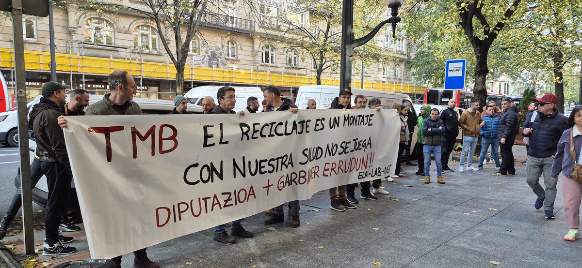 Diputazio eta Garbikerren aurrean egon gara, TMBko langileen osasun laboralaren defentsan

¿Sabías que en Bizkaia no se recicla adecuadamente porque las maquinas no funcionan?

La consecuencia del deterioro de la planta de la TMB es que los trabajadores ponen en riesgo su salud?